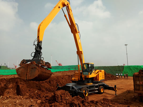 1547001675140909.jpg WLYS50卸船鎳礦.jpg